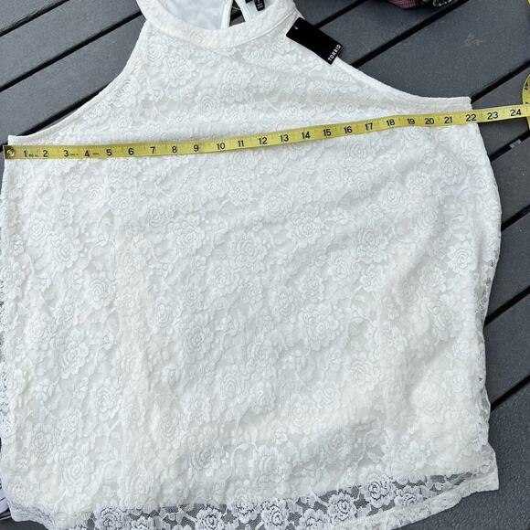 TORRID 1 ( 1X 14-16) lace halter neck, sleeveless top, off white - Picture 9 of 10